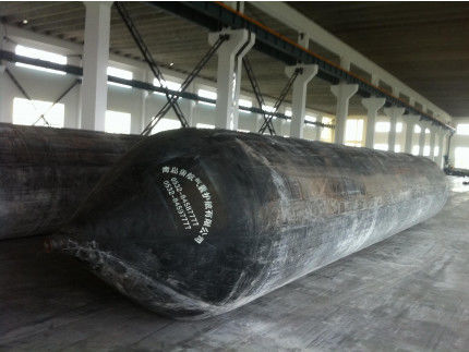 Luftsack für Schiffsfahrzeuge am Hafen für die Beladung