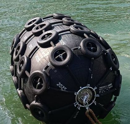 Pneumatischer Marine-Fender mit Hülle